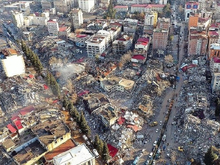 Землетрясение в Турции стало сильнейшим за десятилетия. Погибли уже более 4 тыс. человек