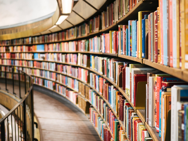 Доля книг в продажах книжных магазинов упала ниже 50%
