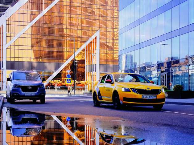 «Яндекс» выкупил долю Uber в «Яндекс.Такси» за $702,5 млн
