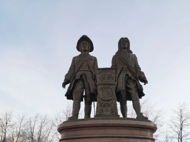 Компания режиссера Михалкова проиграла суд за права на памятник Татищеву и де Геннину