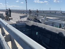Крымский мост атаковали беспилотники. Автомобильное движение остановлено