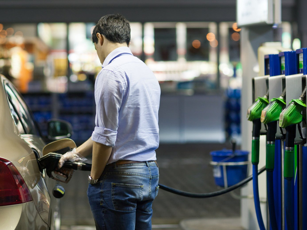 «Заправки уже торгуют себе в убыток». Высоки ли цены на бензин?