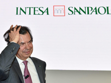 Крупнейший итальянский банк Intesa Sanpaolo закрывает офисы в Москве