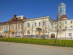 В Екатеринбурге выставили на продажу хостел в здании старинной усадьбы
