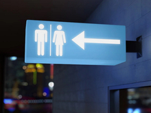 В мэрии Екатеринбурге назвали виновного в срыве поставки туалетов в общественные места
