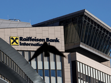 Австрийские Raiffeisen Bank и UNIQA Group продают российские активы