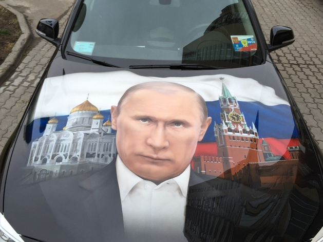 «Поскромнее, чем раньше»: Путин пересадил чиновников на отечественные авто