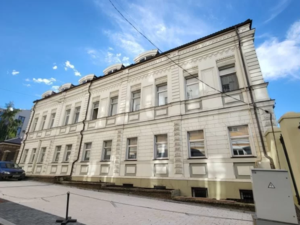 Под гостиницу или офисный центр. В центре Нижнего Новгорода продают здание за 450 млн руб.
