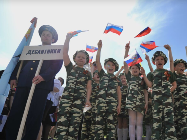 Со школьной скамьи. Рособрнадзор будет вести воинский учет школьников и студентов