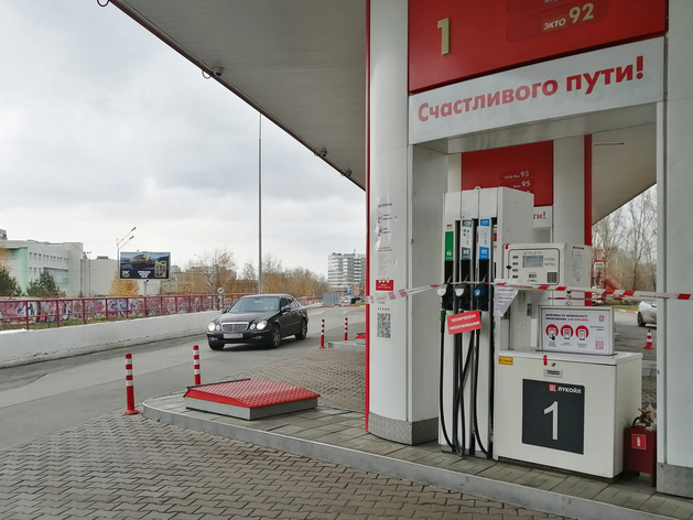 На заправках ЛУКОЙЛа в Екатеринбурге — проблемы с бензином