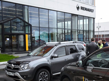 Российские автодилеры судятся с французской группой Renault  