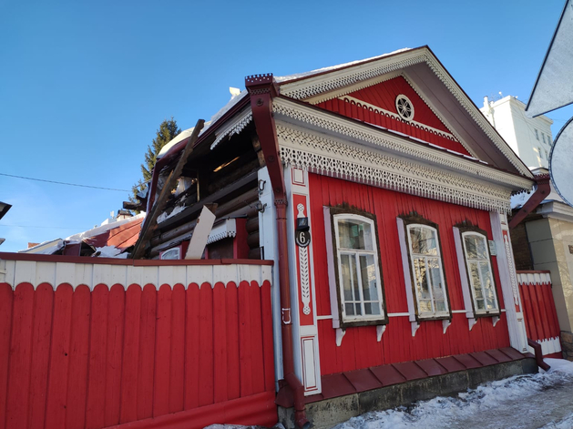 Старинный дом начали сносить в Екатеринбурге в ночь на 24 января