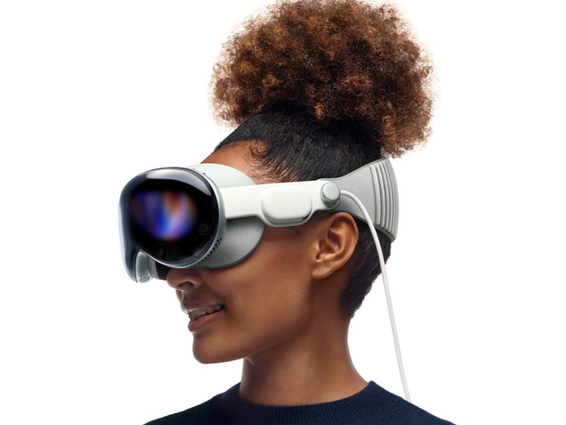 От 500 тыс. до 750 тыс. рублей. В России стартовали продажи Apple Vision Pro