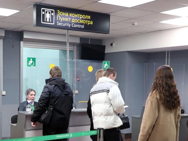 Число невыездных выросло на 40%. 6,5 млн россиян не могут выехать за границу
