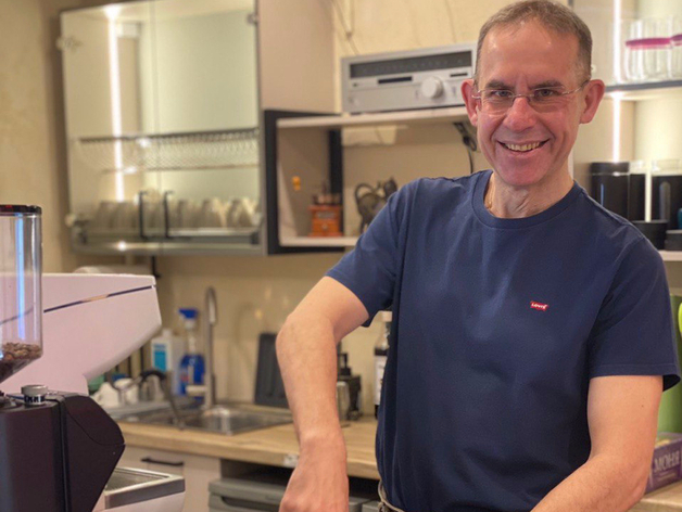 «Укотовлены конкретно». Как Листраткин открыл кофейню с котами без опыта в общепите «Укотовлены конкретно». Как Листраткин открыл кофейню с котами без опыта в общепите