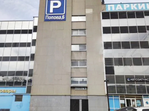 В центре Екатеринбурга выставили на продажу один из старейших паркингов города