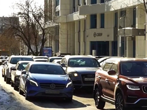 В центре Екатеринбурга перекрыли три улицы. Это спровоцировало круглосуточные пробки