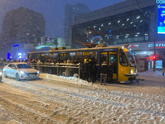 За выезд на трамвайные пути автомобилистам Екатеринбурга будут грозить серьезные штрафы