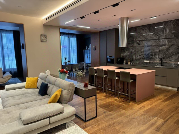 В Екатеринбурге продают квартиру за 150 млн руб. За что просят такие деньги?