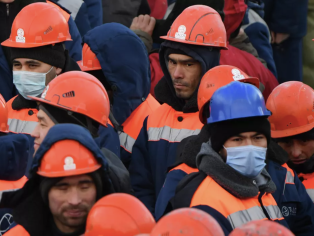 Минтруд предлагает ужесточить условия пребывания трудовых мигрантов в России


