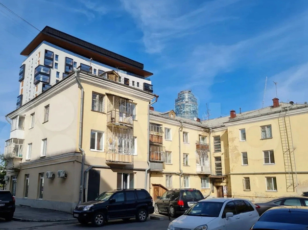 Сталинка на миллиард. В Екатеринбурге выставили на продажу необычный объект