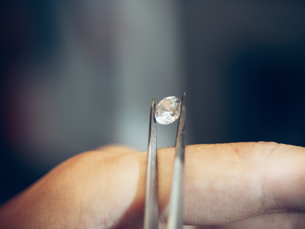 Клиенты уходят. Санкции против российских алмазов ударили по рынку Европы