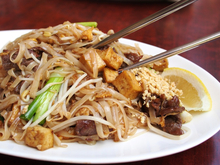 В центре Челябинска продают азиатское бистро