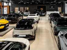 Как выбрать электромобиль или гибрид премиум-класса