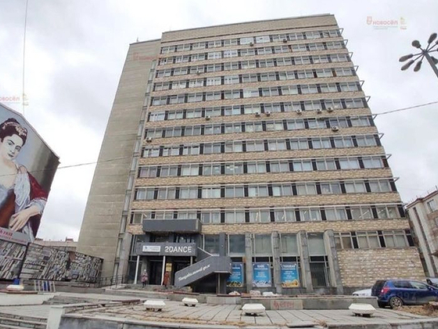 Советский «офисник» в центре Екатеринбурга выставили на продажу по впечатляющей цене 