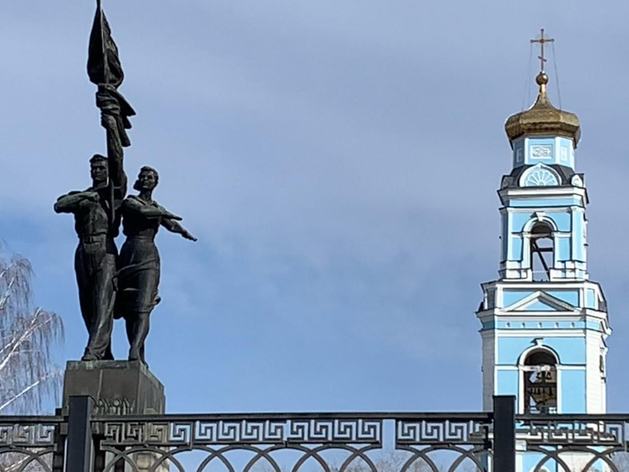 Епархия Екатеринбурга откроет заведение общепита под памятником комсомолу Урала