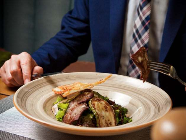 Ресторанный рынок РФ достиг 747 млрд руб. Бизнес-ланчи подорожали на 38% с 2021 г.