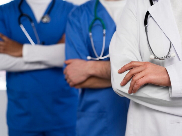 Цена вопроса — «катастрофический рост смертности». Екатеринбургские врачи подняли бунт