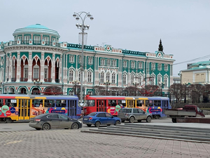 В историческом центре Екатеринбурга власти рублем борются за ротацию парковочных мест