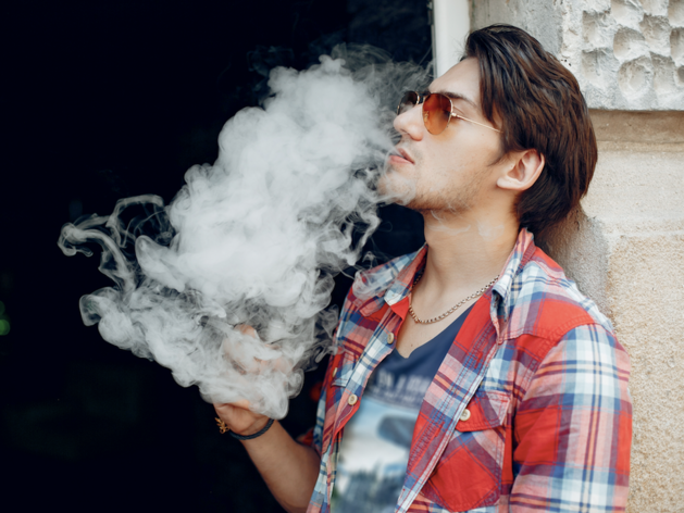 В России объявили войну вейпам. Власти запретят ароматизированные жидкости для электронок