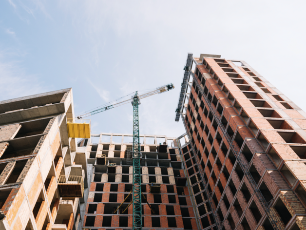 «Занимаются спекуляцией». В Госдуме предлагают ограничить прибыль застройщиков