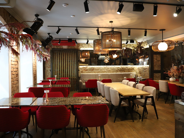 Гастрономическая рокировка. InTouch Cocktail Bar переедет на место Izakaya Bar