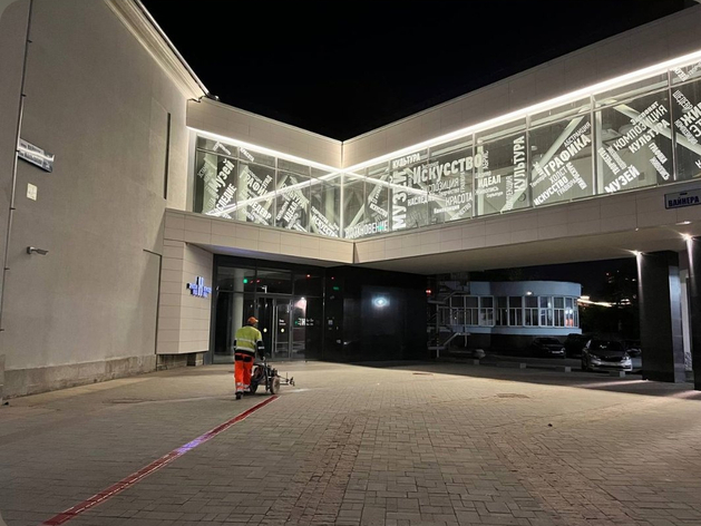 В Екатеринбурге обновили разметку туристического пешеходного маршрута «Красная линия» В Екатеринбурге обновили разметку туристического пешеходного маршрута «Красная линия»