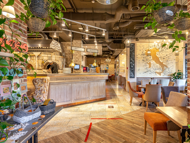 Центр Екатеринбурга потерял сразу два известных заведения общественного питания