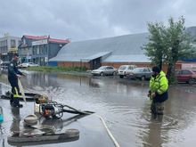 В Тюмени выпала месячная норма осадков. Затопило новый микрорайон