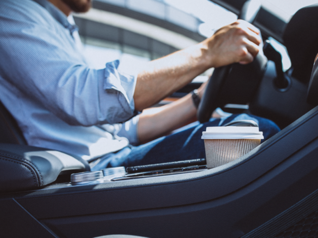 Из-за роста цен на такси жители России пересаживаются на каршеринг