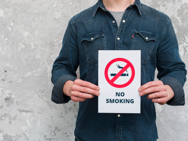 Свердловские депутаты запретят жителям курить в скверах, рядом с кафе и магазинами Свердловские депутаты запретят жителям курить в скверах, рядом с кафе и магазинами