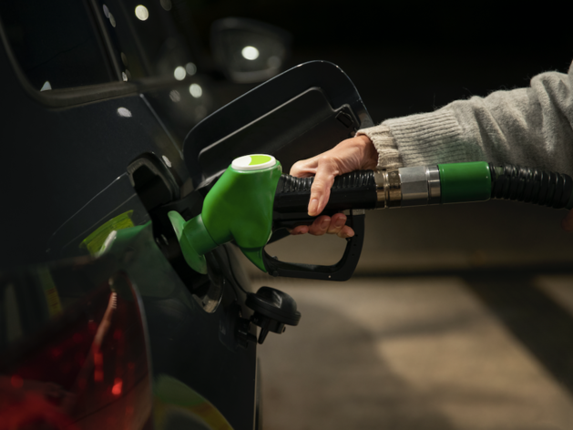 Минус 4 рубля за литр. АЗС терпят рекордные убытки от продажи бензина АИ-95
Минус 4 рубля за литр. АЗС терпят рекордные убытки от продажи бензина АИ-95