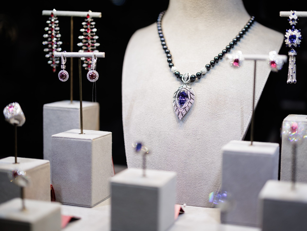 За год жители Екатеринбурга потратили на ювелирные изделия 7,7 млрд руб. За год жители Екатеринбурга потратили на ювелирные изделия 7,7 млрд руб.