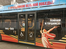 Поляков рассказал о праздничном оформлении городского транспорта ко Дню Победы