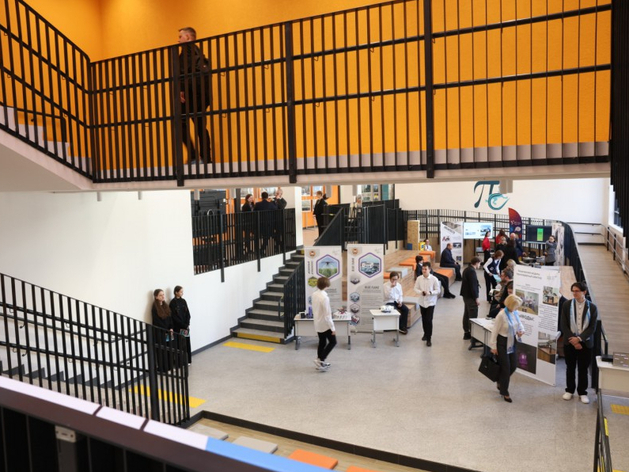 Скорость обработки — 75 заявлений в секунду: как свердловчане записывали детей в 1 класс