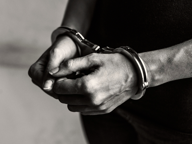 В Екатеринбурге задержали за взятку главного инженера «Гортранса»