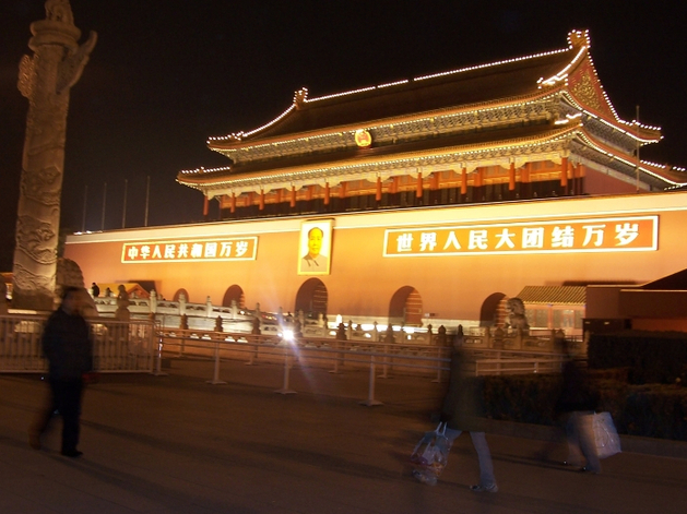 Китай отзеркалил пошлины США, введя свой тариф 125% на ввоз товаров из Америки