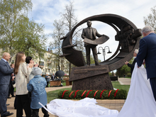 В Нижнем Новгороде открыли памятник известному кораблестроителю  
