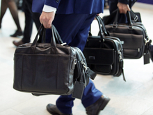 Бизнесмены Петербурга и Москвы кинулись создавать личные фонды