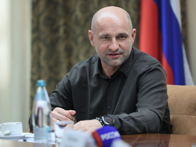 Ельцин Центр, самокаты и мигранты: главные заявления Артема Жоги на встрече со СМИ